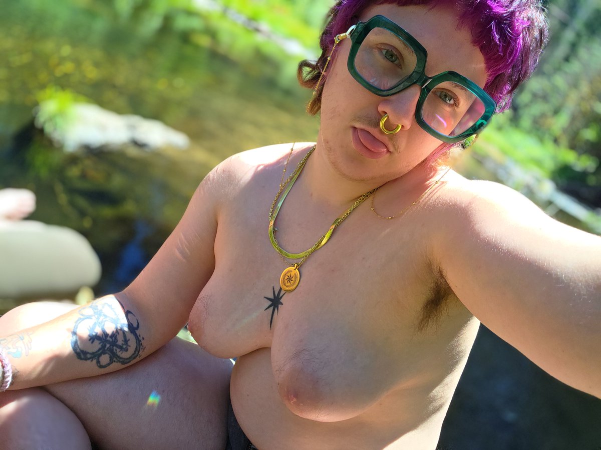 priestlybounty's tweet photo. I am priest n this is MY LIFE!!!!
MOOTHUNT 
🦨 24 09/21 
🦨 queer poly transmasc femme
🦨 kinky, annoying whining and reposts as well as pretty pictures of me
🦨 definitely, obviously nsfw 18+ 
🦨 nerdy, kinda goth, mostly outdoors, indigenous rights, baking and reading https://t.co/gG94j7JHof