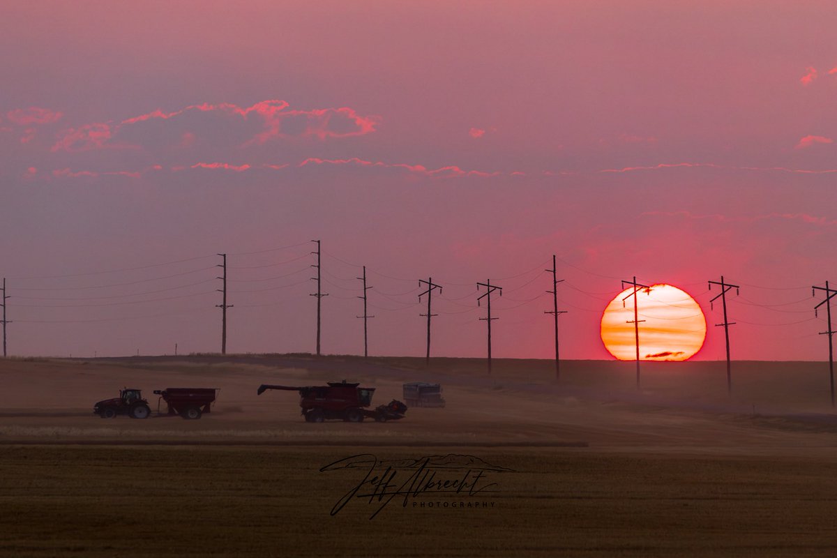 MontanaImgs's tweet photo. Central Montana harvest season https://t.co/XWozBLLpKS