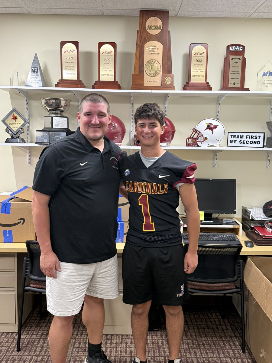 RobertHoss17's tweet photo. Excited to have received an offer to play football at Saint John Fisher University. Thank you to @CoachRabyJr, @coach_foley1, and the rest of the @SjfFootball staff for showing me around. @rhoss14 https://t.co/5DU8HcQAib
