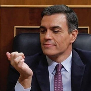 Ari_Arifu2's tweet photo. Nerón quemó Roma mientras tocaba la lira https://t.co/nyfDGblbNC