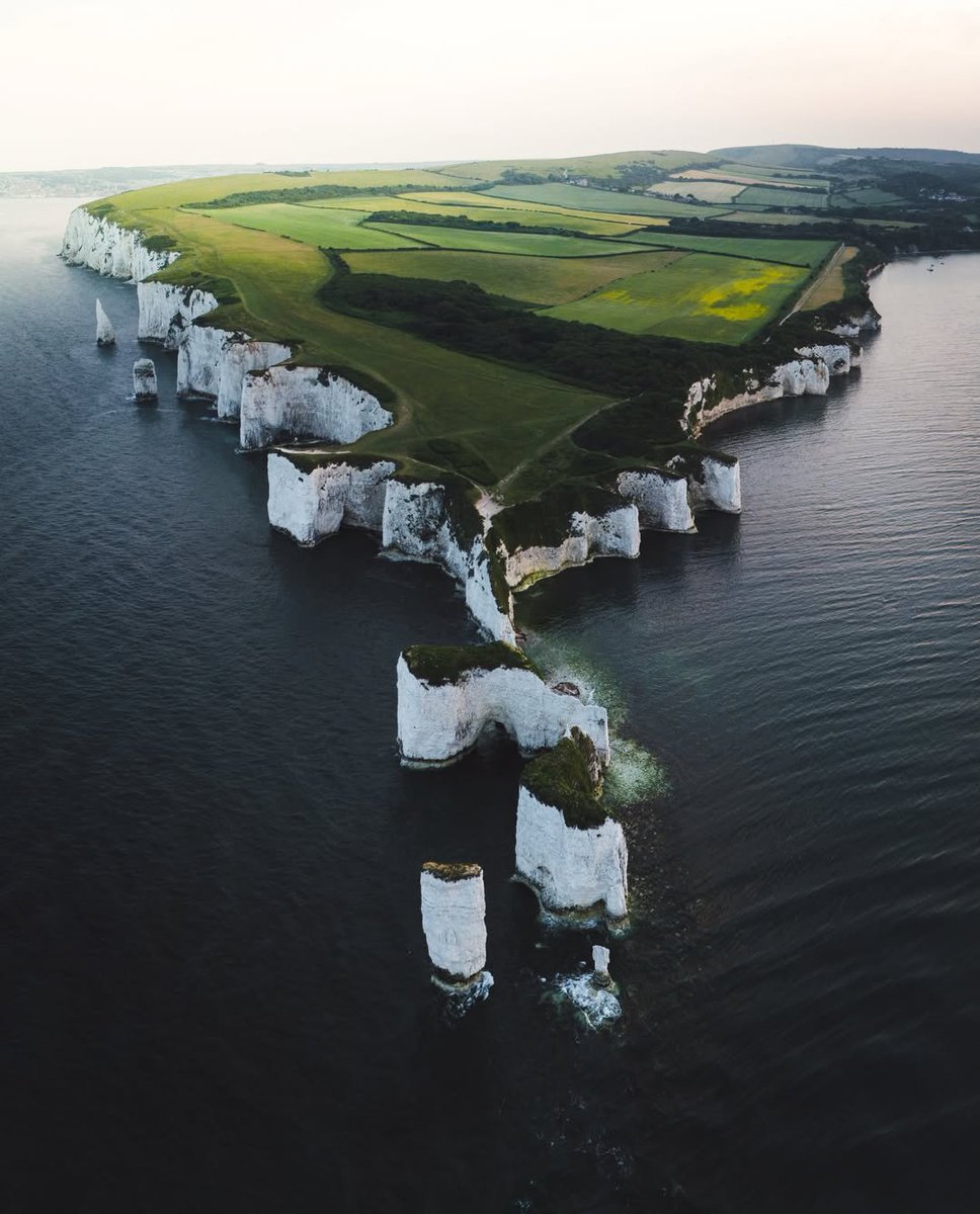 worldclick56's tweet photo. Old Harry Rocks - England 🏴󠁧󠁢󠁥󠁮󠁧󠁿 https://t.co/mNkXognHrY