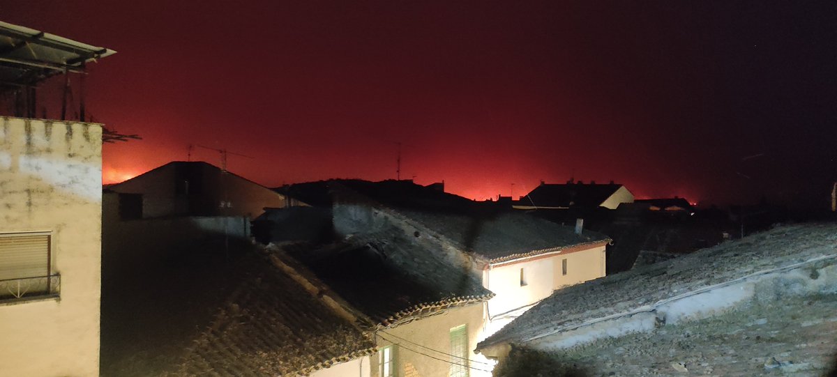 Dary_AM_1's tweet photo. #Cebreros #incendio en la entrada del pueblo de cebreros. https://t.co/nmAyGgQkVj
