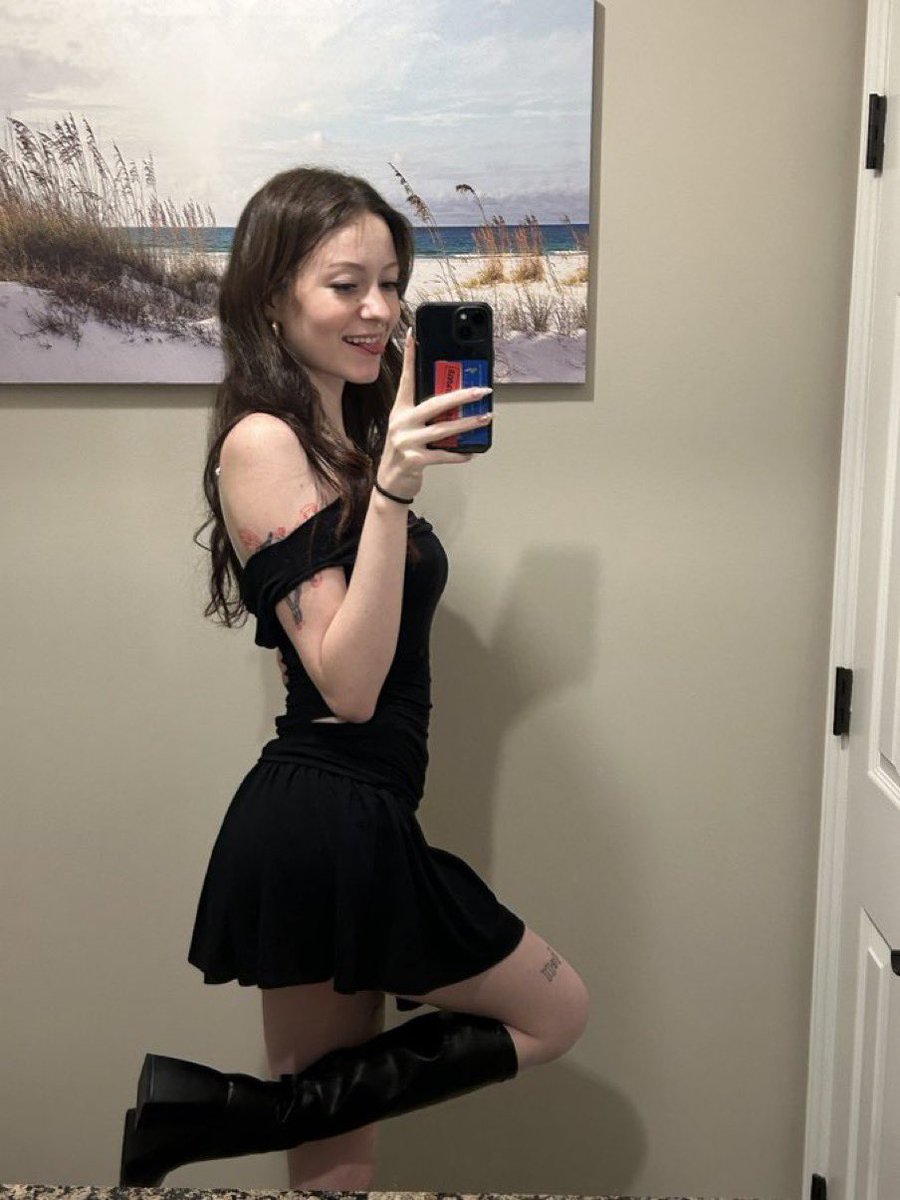 goddesjade03's tweet photo. You fund elegance you’ll never deserve to stand next to💕💕✨✨😵‍💫😵‍💫

#findom #cuck #facetime #findomnl #spoiledprincess #cbt #findombe #geldslaaf #sissy #femboy https://t.co/pBdhiUT2AV