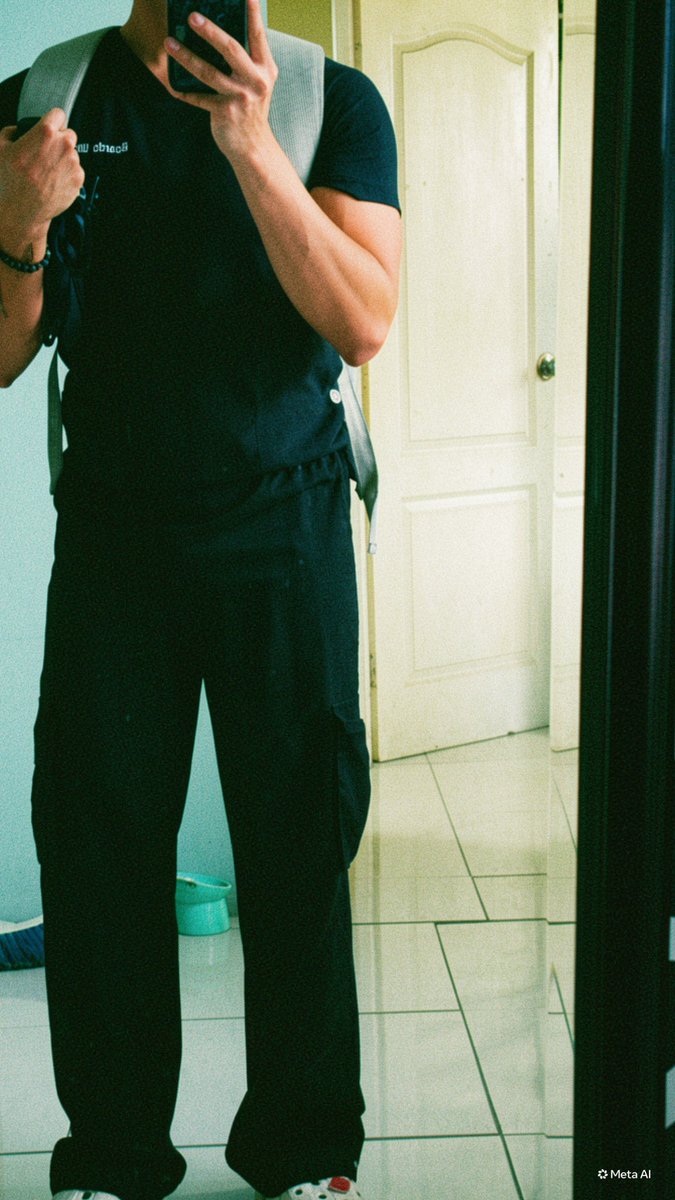 stranger_boy03's tweet photo. Siempre fan del scrub negro https://t.co/e9GfpPIqPS