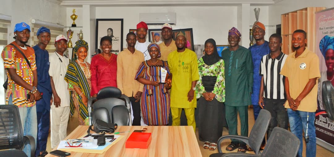 BobbyJa22147571's tweet photo. the Ministry and FOSSU. Grateful for the warm reception and her commitment to empowering young people.
Building partnerships. Creating impact. 🇳🇬
#FOSSU #YouthDevelopment #Leadership #OyoState https://t.co/UXofhRGths
