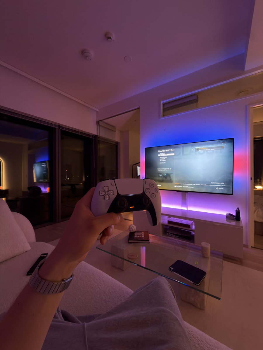 lukemadeit's tweet photo. 15 years ago I was grinding black ops 1 in my moms basement

now some things have changed, but my love for the game didn’t https://t.co/K3ZhHhOaXS