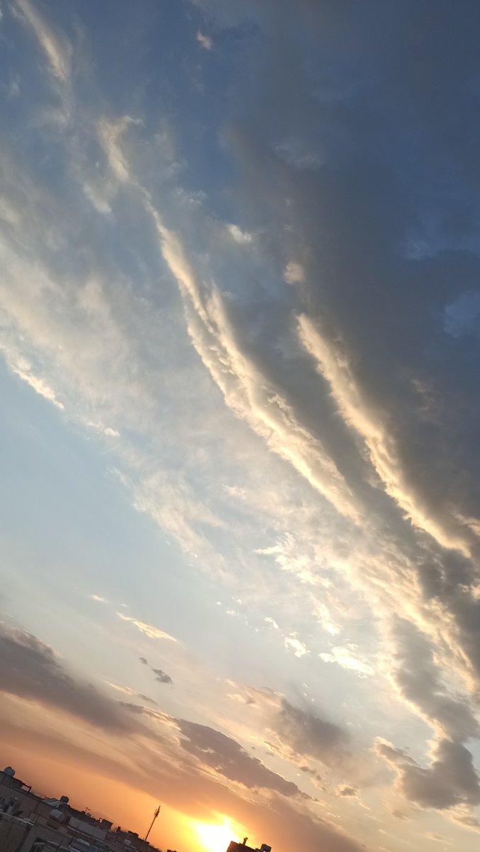 haniyemz0's tweet photo. @Yceiin امیدوارم قشنگ حساب بیاد☁️ https://t.co/7ROJgWXH1l