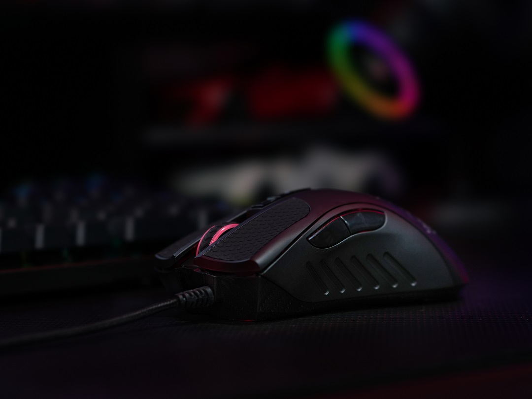 Bloodygaming's tweet photo. AL90 lets you tailor the weight for maximum control, keeping your speed sharp when precision matters most. So, what’s your style, light and fast or planted and steady? https://t.co/jIwA74GA9R