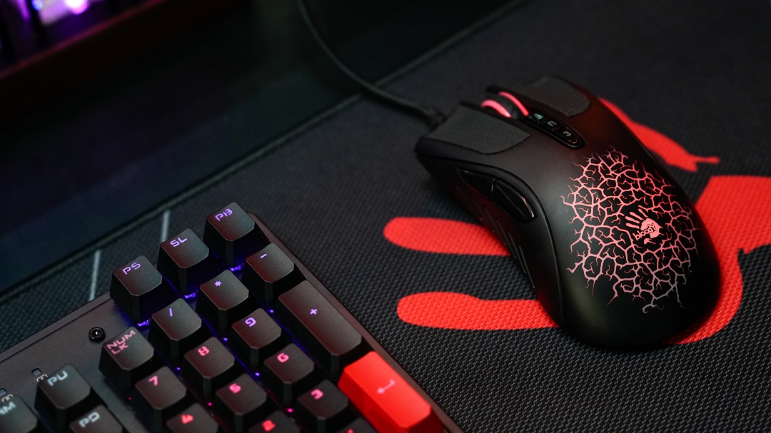 Bloodygaming's tweet photo. AL90 lets you tailor the weight for maximum control, keeping your speed sharp when precision matters most. So, what’s your style, light and fast or planted and steady? https://t.co/jIwA74GA9R
