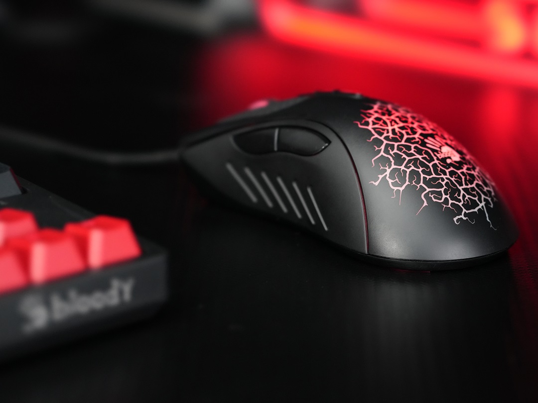 Bloodygaming's tweet photo. AL90 lets you tailor the weight for maximum control, keeping your speed sharp when precision matters most. So, what’s your style, light and fast or planted and steady? https://t.co/jIwA74GA9R