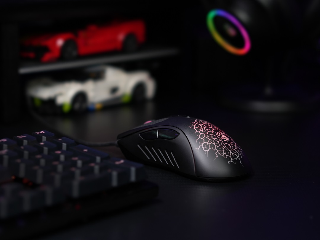 Bloodygaming's tweet photo. AL90 lets you tailor the weight for maximum control, keeping your speed sharp when precision matters most. So, what’s your style, light and fast or planted and steady? https://t.co/jIwA74GA9R