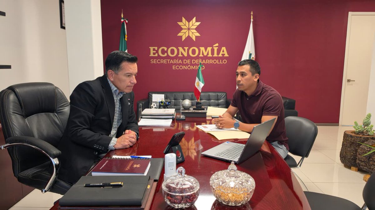 Sedeco_Hgo's tweet photo. En seguimiento a las mesas de trabajo estratégicas que encabezó esta semana nuestro titular, @CarlosHenkelE, hoy sostuvo una reunión de planeación con la Coordinación de Gestión Institucional y la Dirección de Comunicación Social.
Trazaron la ruta de trabajo para articular el https://t.co/sIbEMaIVYb