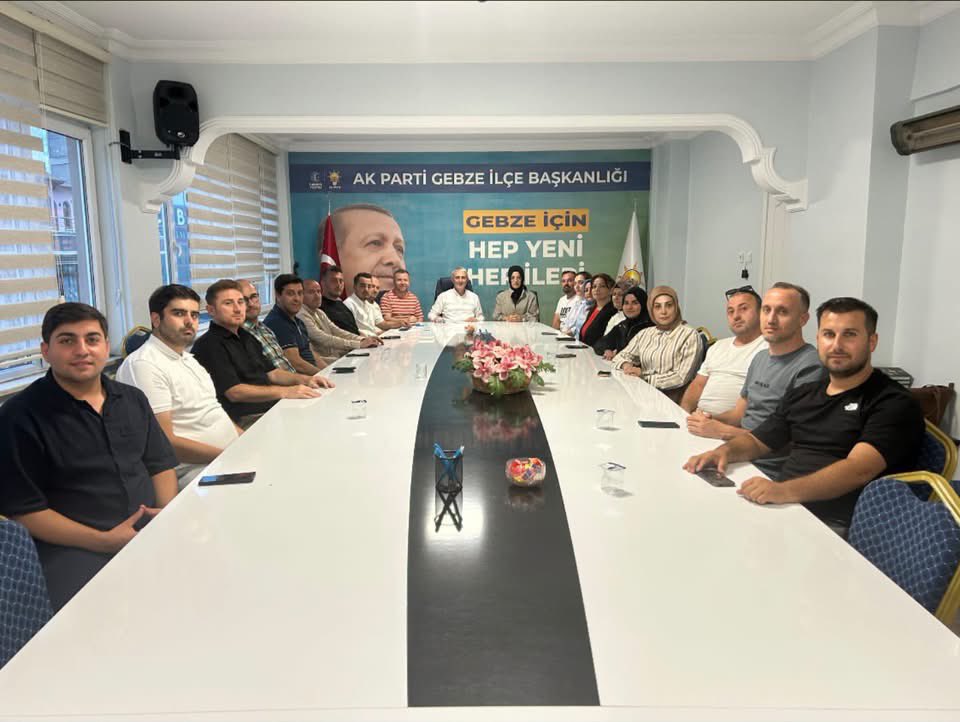 recepkayatr's tweet photo. Sahadaki emeğimizi dijital dünyaya taşıyan güçlü kadro! 📲

İlçe Tanıtım ve Medya Birim Başkanımız Birnaz Sağlam’ın Başkanlığında gerçekleştirilen Mahalle Tanıtım ve Medya Birim Başkanları toplantısına katılarak çalışmalarımızı değerlendirip Hasbihal eyledik. 
Başarılı ve gayretli çalışmalarından dolayı Birnaz Başkanımızı ve birim başkanlarımızı tebrik ediyorum. 

#AkPartiGebze
#SosyalMedya