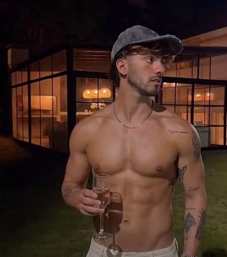 teamfedeglobal's tweet photo. Yo: 'No voy a ver La Casa de los Famosos'.
También yo cuando apareció Fede: 🌳🌳🌳 #TeamFede #TeamArbolero #CasadelosfamososMx https://t.co/9fTUv1NdFc