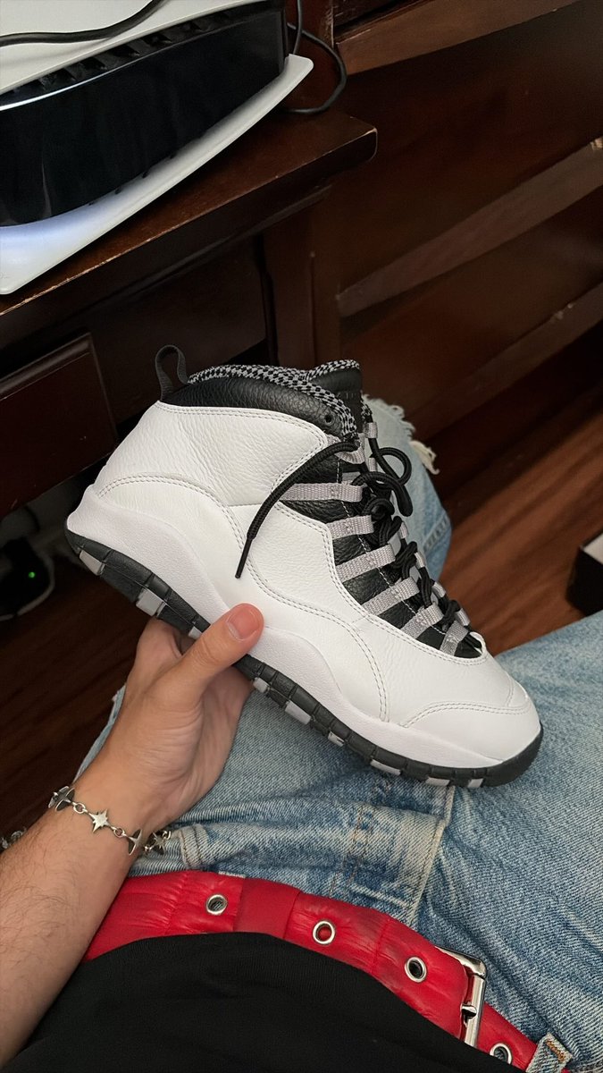 typevalid's tweet photo. Felt like these slept on so I got em https://t.co/LlUacfJaQC