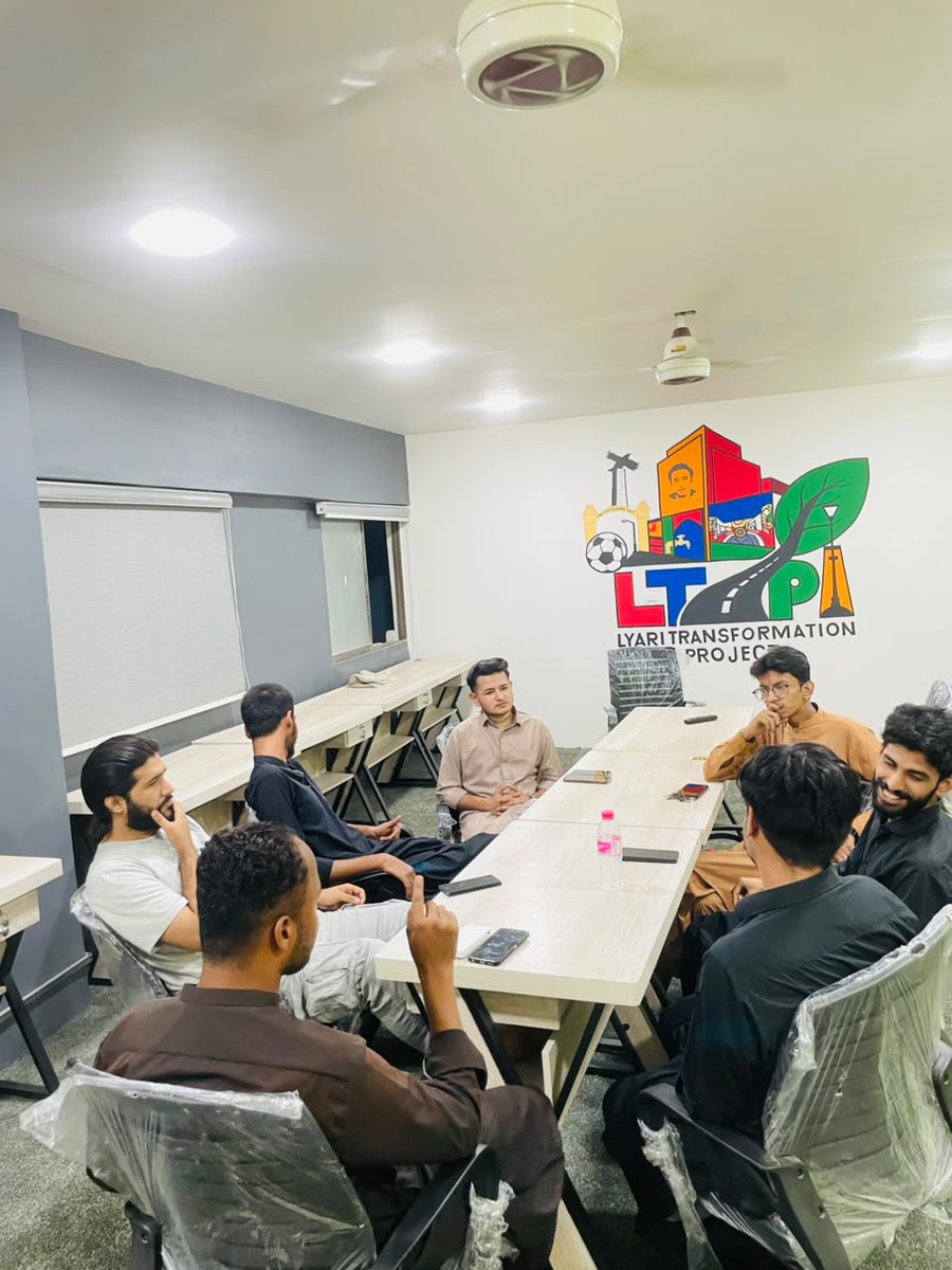 MalikAbdul91385's tweet photo. An important meeting was held with friends from the Peoples Youth Organization regarding social media activities for District South, PS-107. Met with all the friends at the Lyari Town LTP Office, where important matters related to social media were discussed. 🤝❤️ https://t.co/1IrXzVmeyo