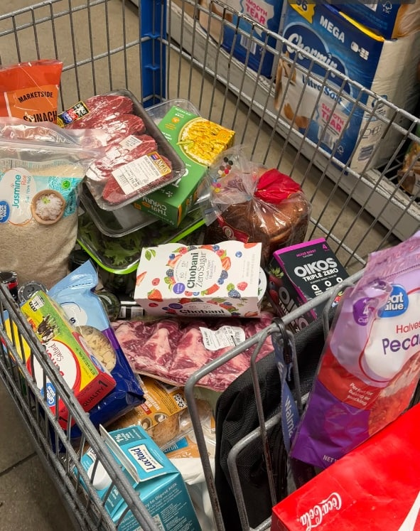 Yasemincli's tweet photo. Came in for one thing, left with two full carts... standard grocery day 😂📷#xeneaquiz https://t.co/LERXXEpOlR