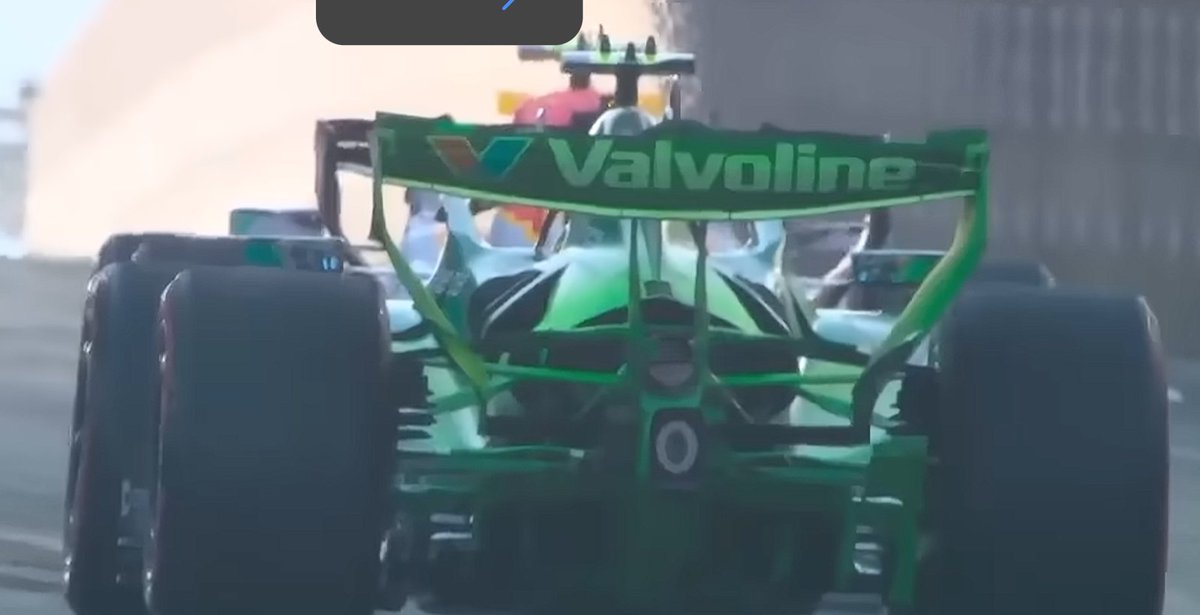 LeanAgilityFlow's tweet photo. Fernando Alonso with the new B spec car, the car was underweight before hitting the track for its first test sessions, after repainting the car during FB2 with airflow spray it is now totally overweight ! LOL 🎩🐇 📺🎬🎥🍿@F1 @SkySportF1 @ESPNF1 https://t.co/jjrpJABgLZ