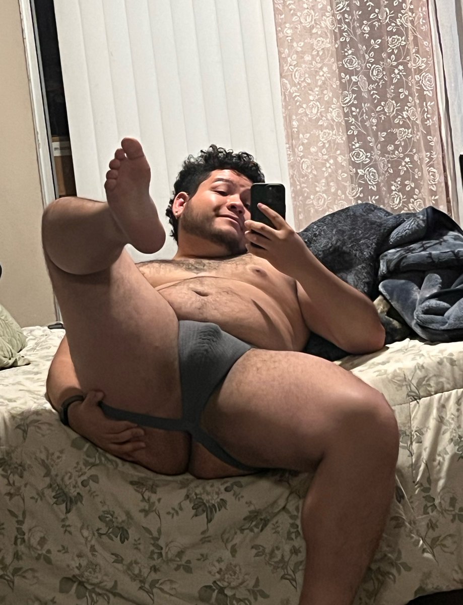 BurrsCorner's tweet photo. Bit hard to get these poses. Maybe someone should help me practice https://t.co/mE43CNtaUn