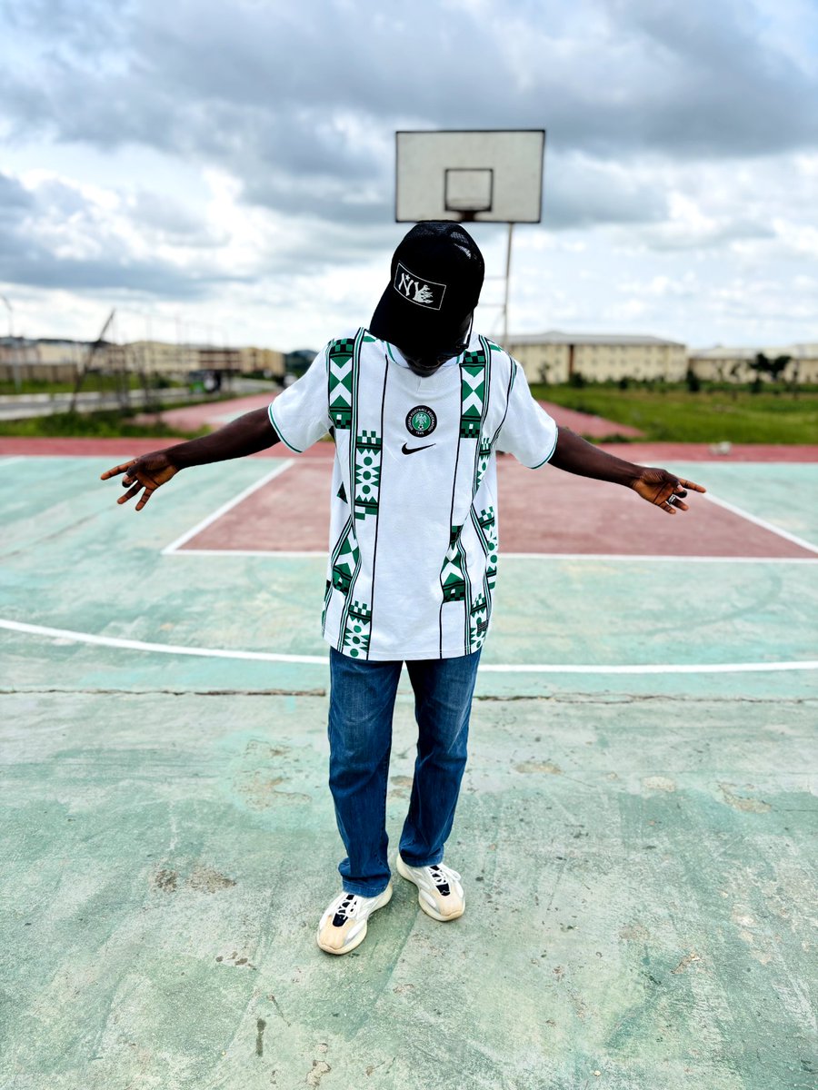 Choz33n's tweet photo. The End of the FYB WEEK
Almost the end of my undergraduate eraπ€πΎ
#Fyb
#Unijos https://t.co/zybQOH9jT4