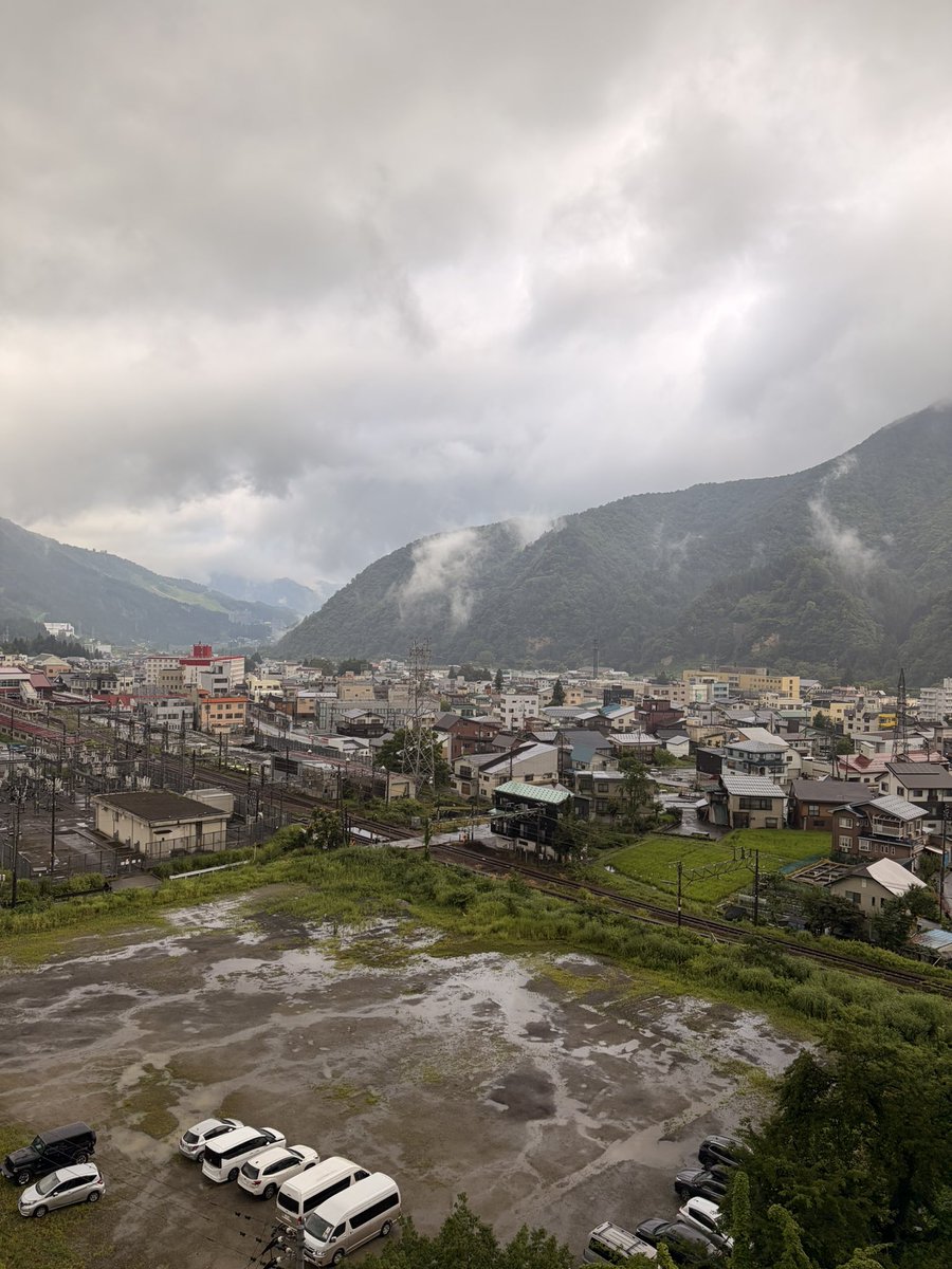 sgtpprs's tweet photo. 越後湯沢では豪雨が今止みました https://t.co/hcAA5BqI1J