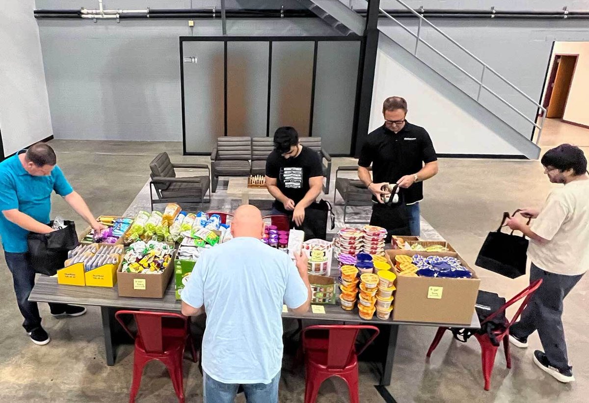 DatacapSystems's tweet photo. This week the Datacap team came together to give back, collecting and bagging kid-friendly food for the Keystone Opportunity Center in Souderton, PA, whose pantry supports more than 2,000 local households facing food insecurity.

Doing good with good people never gets old. https://t.co/Hp17Q1yzNl