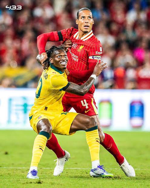 PankoMemes's tweet photo. O cara faz td rindo vtmnc eu te amo Rafael Leão https://t.co/VkcukaHEQO