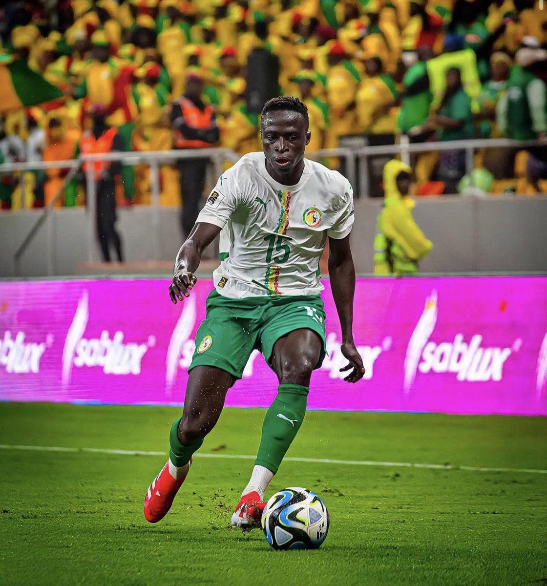seydinaof's tweet photo. Le fait que Krepin Diatta n’ait pas signer dans un top club après sa CAN et sa coupe du monde 

Son agent est un terroriste j’ai juré https://t.co/uSIIRzYNPc