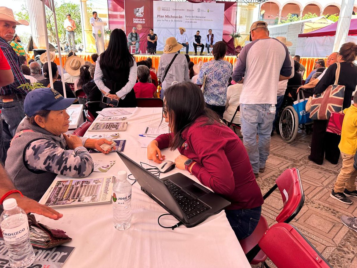 ProdeconMexico's tweet photo. #AgendaPRODECON 📆

Este jueves participamos en la #FeriaDelBienestar del Plan Michoacán por la Paz y la Justicia 🕊️, realizada en la Plaza Principal de Pastor Ortiz, municipio de #JoséSixtoVerduzco, donde brindamos orientación gratuita y acercamos nuestros servicios a la comunidad para promover los derechos de las personas contribuyentes y fortalecer una cultura contributiva más cercana e incluyente. 🤝

Durante esta jornada, que realiza el Gobierno de México a través de la @SEGOB_mx, la Procuraduría de la Defensa del Contribuyente reafirmó su compromiso de trabajar en territorio, acercando sus servicios a la ciudadanía. 👩🏽‍🦳👨🏻

#PlanMichoacán 

#PRODECONProtegeTusDerechos