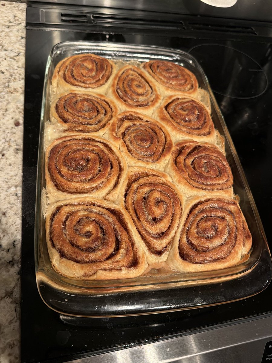 gingerwaifuu's tweet photo. soooo i’ve been baking lately… cinnamon rolls for the win ✨ couldn’t upload all of them. first attempt i say success 🤍 delicious https://t.co/Nl0FdZpW2i