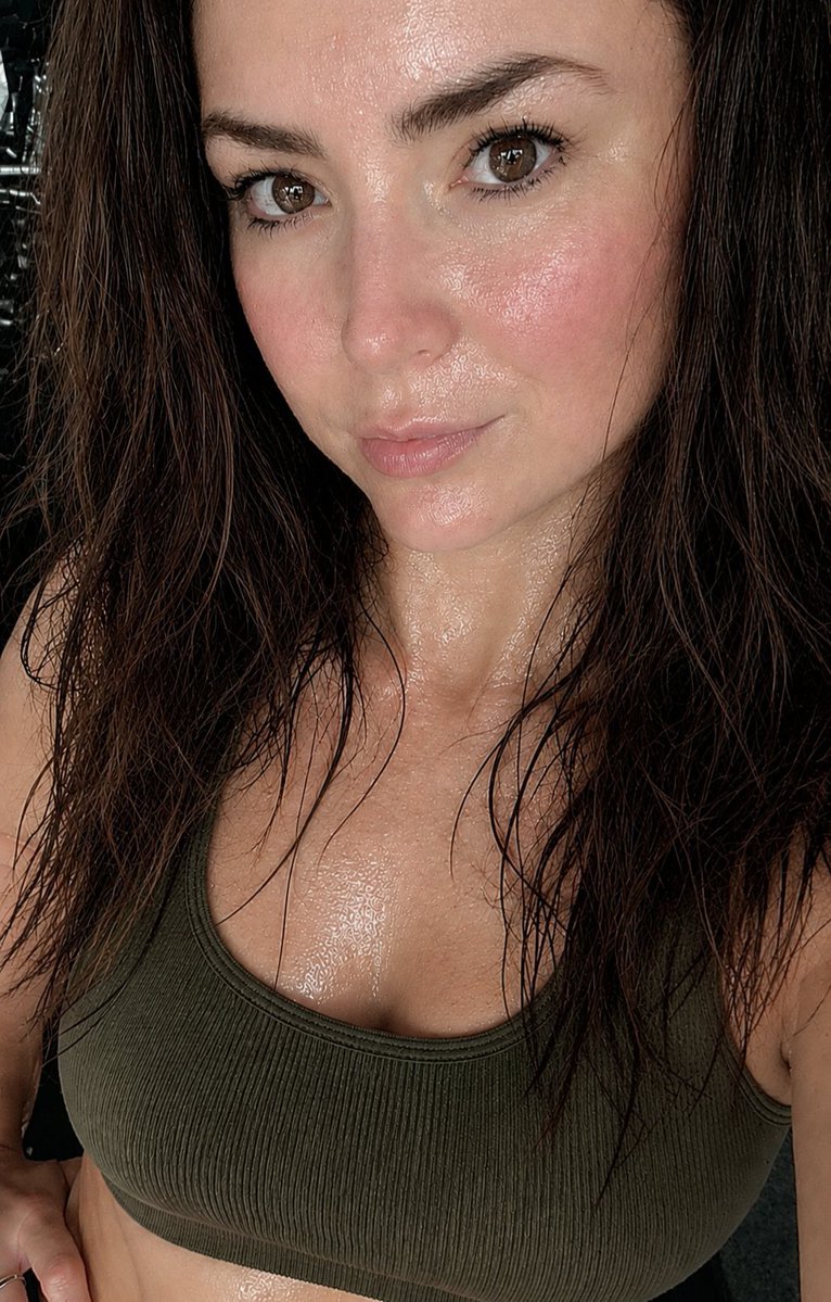 FemalePositive4's tweet photo. How beautiful is @MumzyNextDoor 😍😍😍😍 https://t.co/c0sr89uymc