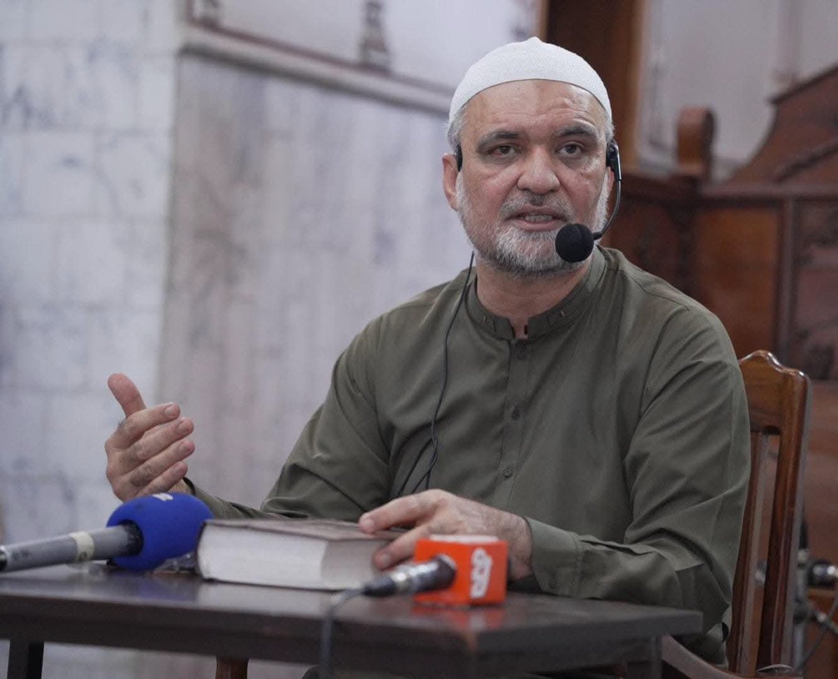 JIPOfficial's tweet photo. لاہور- امیر جماعت اسلامی پاکستان حافظ نعیم الرحمٰن سیکرٹری جنرل جماعت اسلامی پاکستان امیرالعظیم رحمۃ اللہ علیہ کے لیے جامع مسجد منصورہ میں منعقدہ دعائیہ تقریب میں درس قرآن حکیم دے رہے ہیں
@NaeemRehmanEngr
Jamaat e Islami 
#AmeerUlAzeem https://t.co/c5c5eXeMIe