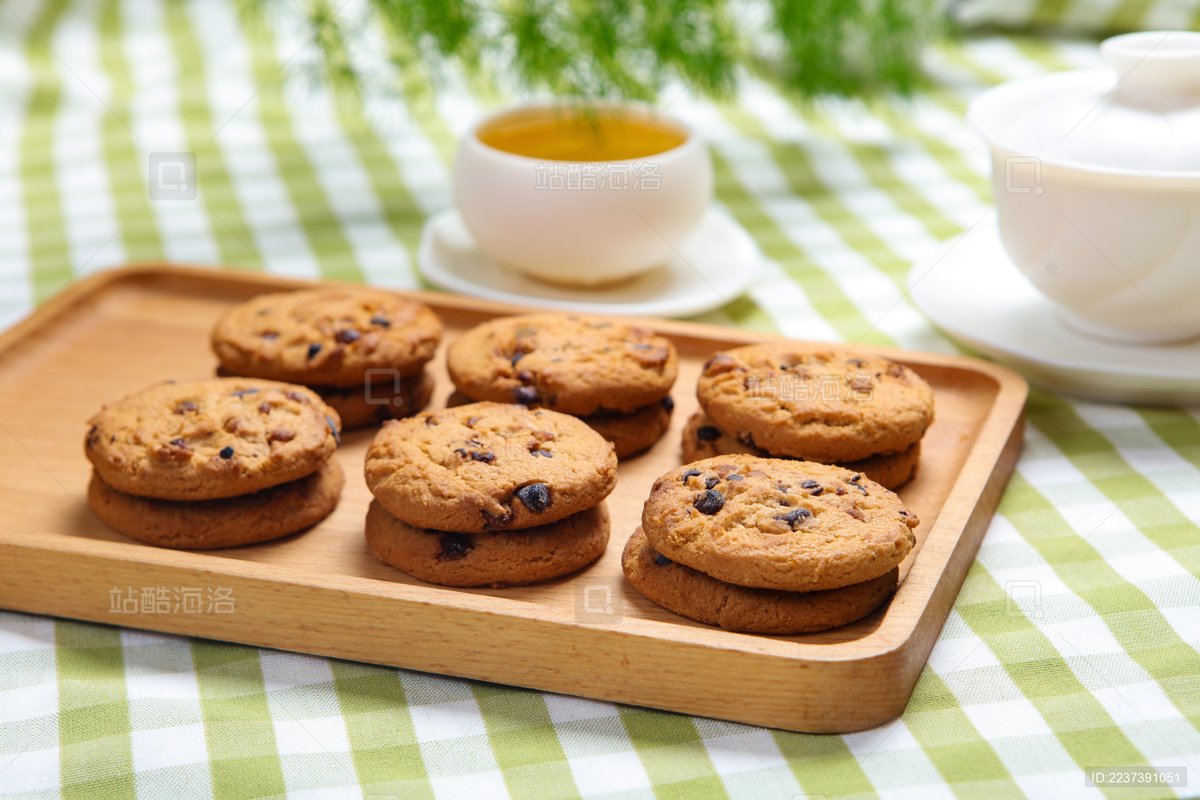 PopGreedy's tweet photo. Spent the perfect rainy afternoon baking warm chocolate chip cookies  The smell filling the whole house + fresh chewy bites = pure happiness! What’s your go-to bake for cozy days https://t.co/A7DJcGiK5f
