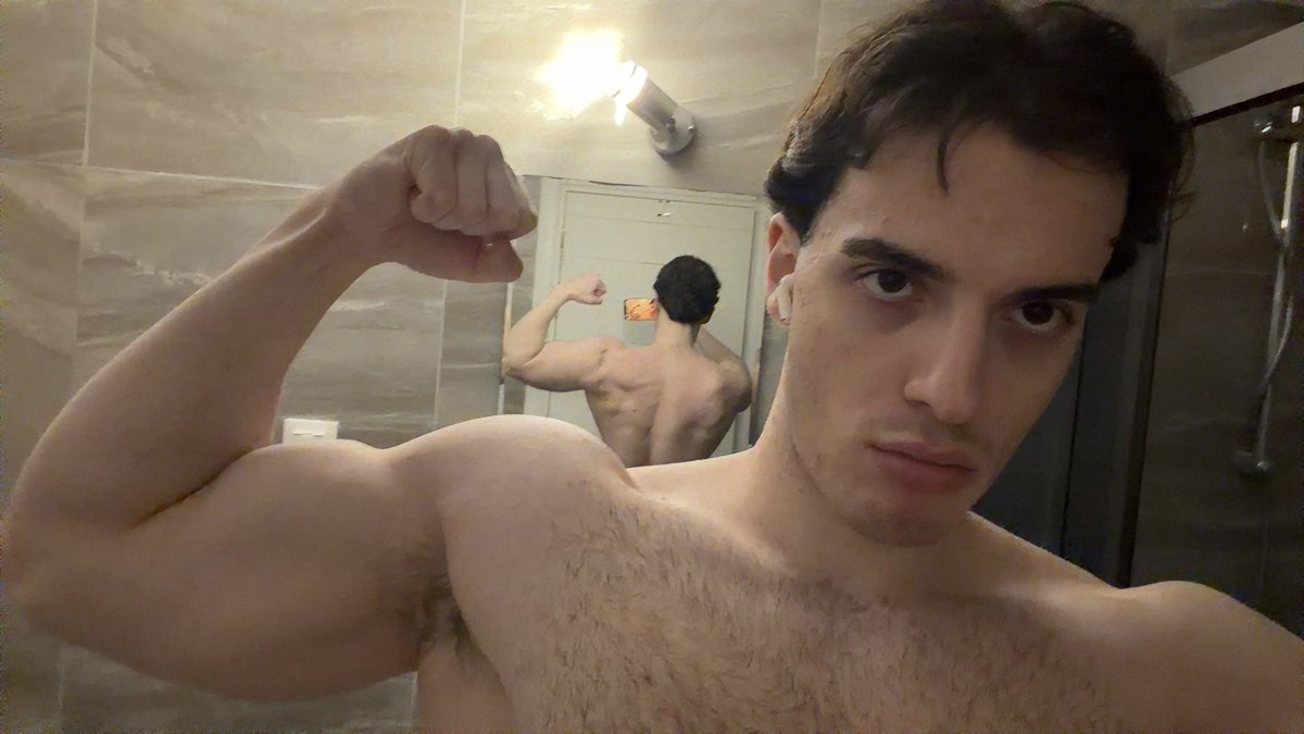 VictorViktor010's tweet photo. Just flexing in your face 💪 https://t.co/8mNlcnU0kv