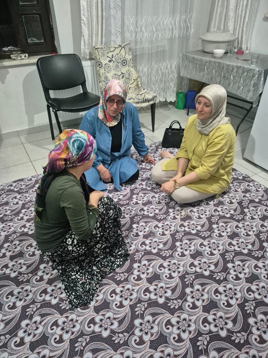 ilce_sur86076's tweet photo. 📍#Hasırlı Mahallesi / #Hane Ziyareti
İl Kadın Kolları Başkanımız Sn. @mervenurseyit ’in öncülüğünde, İl ve Sur İlçe Kadın Kolları teşkilatımız ile birlikte hane ziyaretinde bulundular.
Birlik ve Beraberliğimizi güçlendirmek için vatandaşlarımızın yanında olmaya devam ediyoruz. https://t.co/UGeokVVzVu