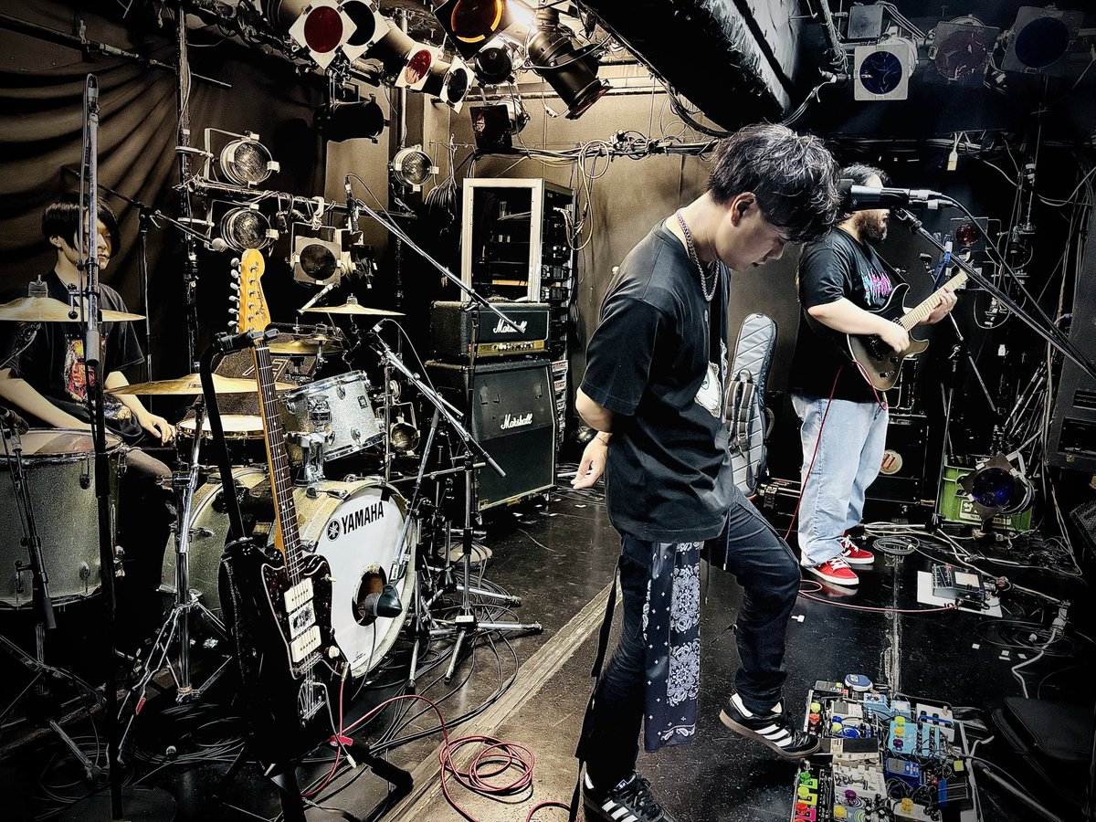 gyu_666's tweet photo. アリスさんサポート @ 京都MOJO
見て下さった皆様ありがとうございました!
アリスさん現体制ラスト、モト氏最後の
ライブでした。お疲れさまでした!
モト氏アリスさん加入初のライブも
MOJOでした。
本番前後アリスさん正規メンバーの皆さん。
モト氏𝒇𝒐𝒓𝒆𝒗𝒆𝒓 https://t.co/5yO8kzvWu5