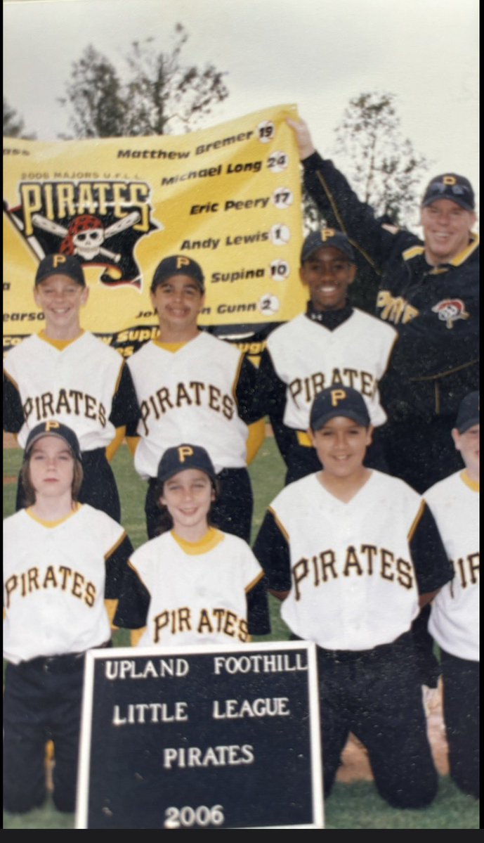 PaulReinking25's tweet photo. Forever grateful ❤️⚾️❤️ https://t.co/scaj14xazB