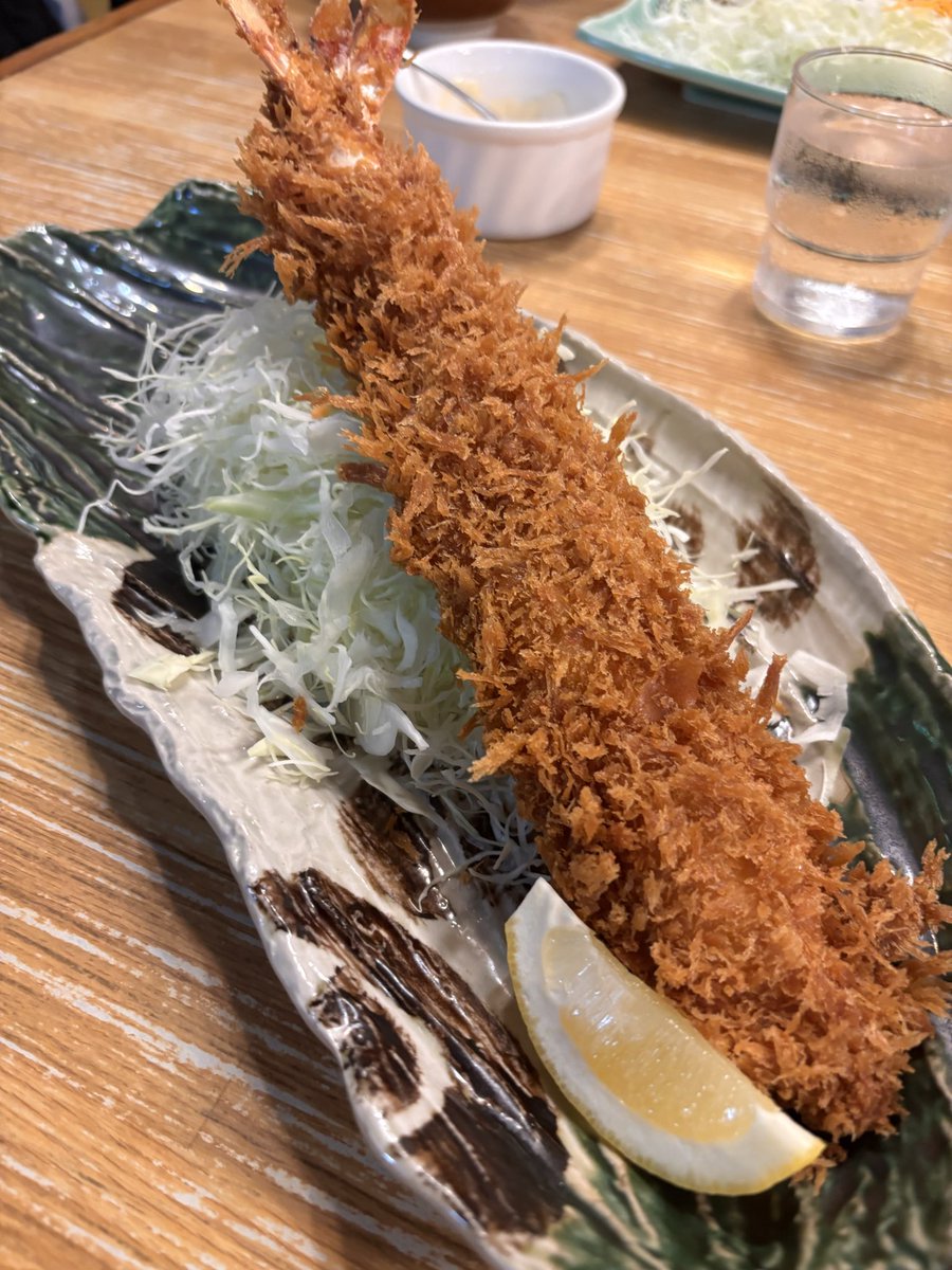 futabin1012's tweet photo. 昨日のＳ株投資

信越化学　２０株

とくだいじゃんぼえびふらいをたべた。 https://t.co/toQucpxjtS
