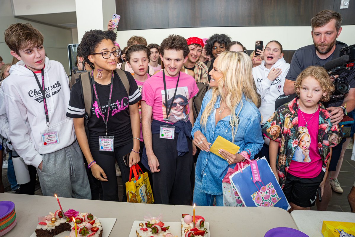 KChenoweth's tweet photo. These people really know how to make a girl feel loved!!! 🥰🎂✨🎈👑 @KCBBC_camp Spending my birthday at camp is always such a blessing. Thank y’all for all the sweet birthday wishes! ❤️ 

📸: Shaun Hill https://t.co/93gk1UFkOm
