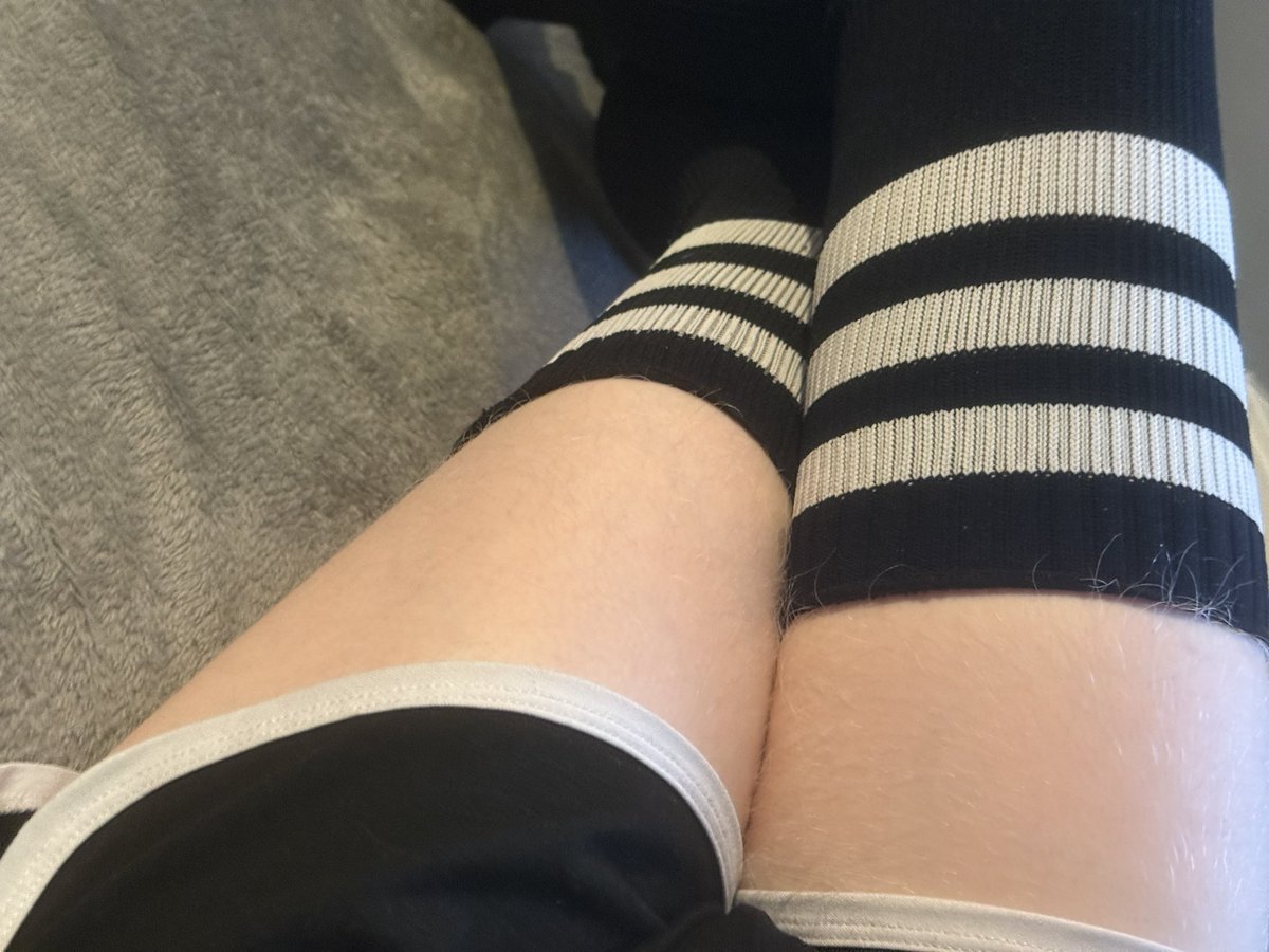 DomFemboyKay's tweet photo. :3
#femboy #domfemboy #femboythighs https://t.co/lcVpMfVKlW