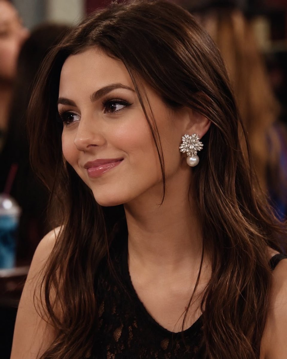 hourlyjustice's tweet photo. Victoria Justice https://t.co/5Bbx6EUzEL