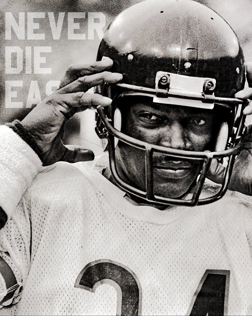 rootsoffight's tweet photo. Happy birthday, Sweetness.

Celebrate @walterpayton's birthday with 20% off his collection - today only.

[📷 Zuma Press, Inc. / Alamy]

ROF x Payton | https://t.co/NMqcNzt1zE https://t.co/1WzMr1rW1B