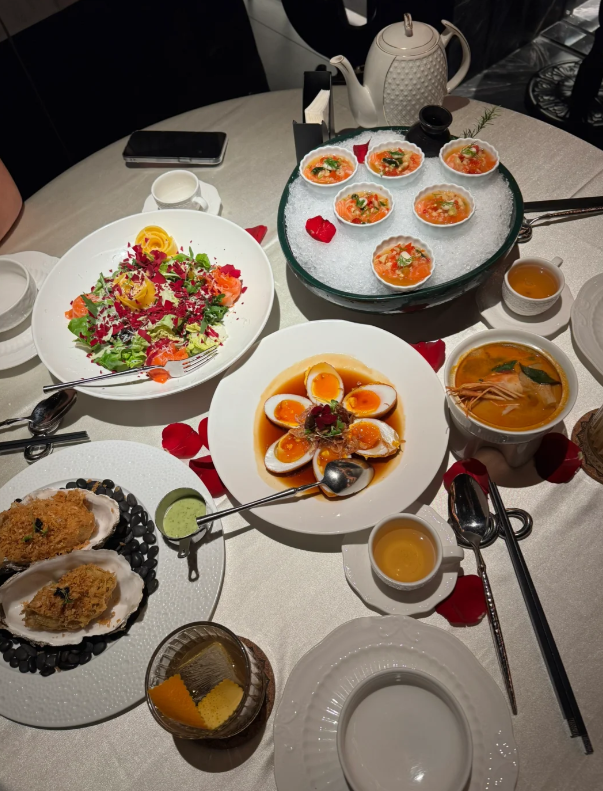 eblanshaa's tweet photo. Happy Day 🫶🏻🌸🧿❤️
Dinner was amazing tonight! 😋 Any recommendations for cuisines I should try next? https://t.co/y2GqTbfR8J