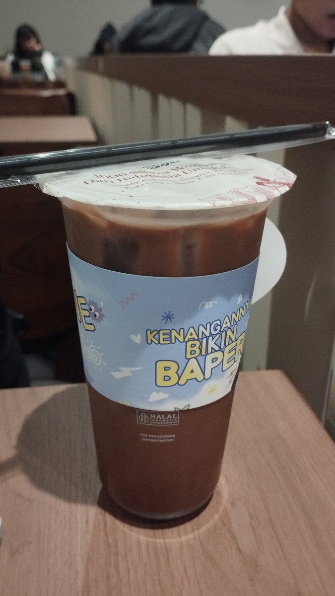 999del999's tweet photo. Awalnya beli 1 doang, berujung beli 3 demi punya semua warna cupsleeve nya. Ini aku sendiri, beli 3 gelas (yaudahlah ya stok nongkrong dari malem sampe pagi)

#KopiKenanganxNCTHAECHAN https://t.co/dRHaEgyHIX