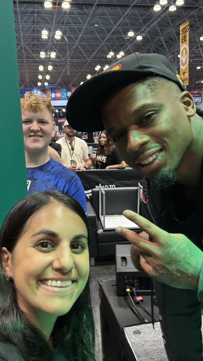 michelemammen's tweet photo. Nothing but legends and icons at @FanaticsFest 🏆 https://t.co/w8d6SZjQG5