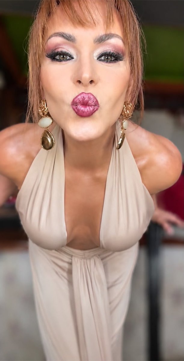 gabyspanic's tweet photo. Un millón de besos para mis ángeles, a quienes amo tanto. 💋 https://t.co/LxfrMSOIfg
