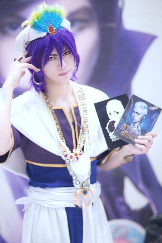 PetrStabrawa's tweet photo. Just caught the perfect cosplayer moment at today’s comic con—still buzzing from all the anime vibes and fun!  #ComicConVibes #AnimeDay https://t.co/skJ7HHnKMZ