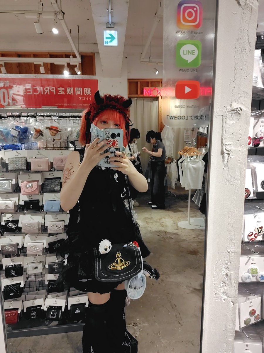 hmr_382's tweet photo. 黒黒で分かりにくいね。
とりあえず私はそよ風くらいの存在感のふんわり若作りおばさんです(^-^)つ https://t.co/jzn510j54r