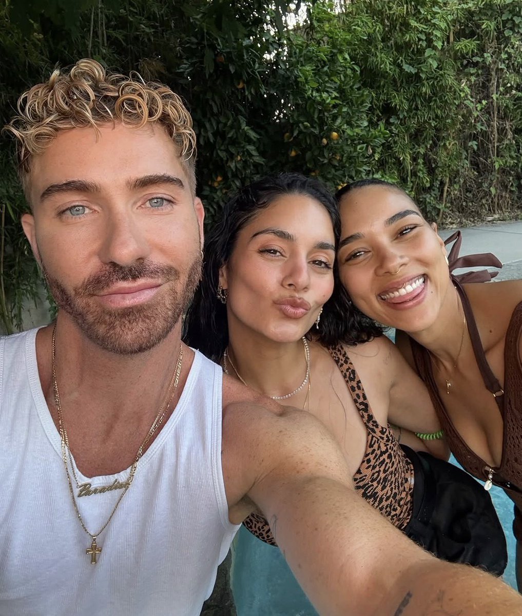 TeamHudgensNYC's tweet photo. “Summer tingz” @vanessahudgens https://t.co/B16d6oviae