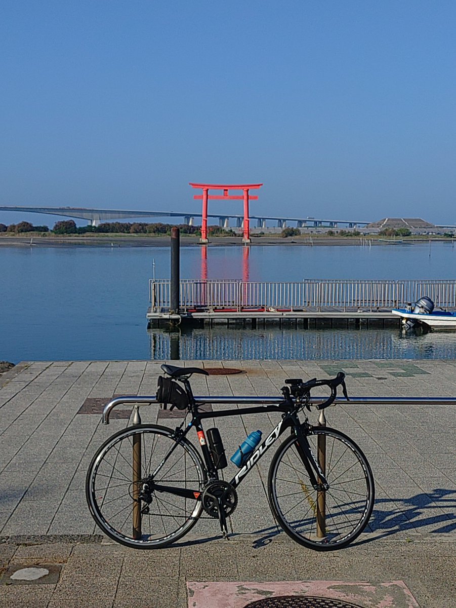 inakappe9's tweet photo. そうか、その手があったか
暑くなる前��🚴乗れば問題ないやろ!!!???めっちゃ人いねぇw
#弁天島 https://t.co/A1jZzgwf73